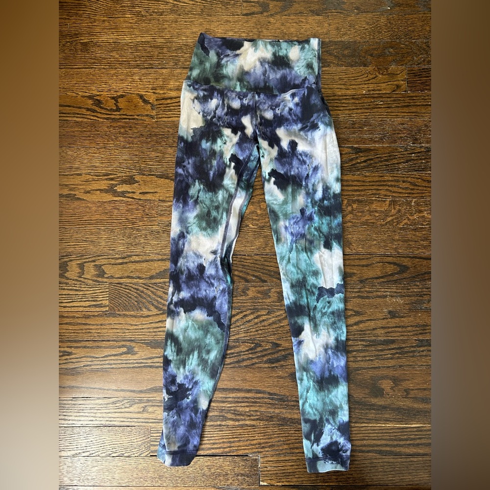 Lululemon high waisted printed legging size 4